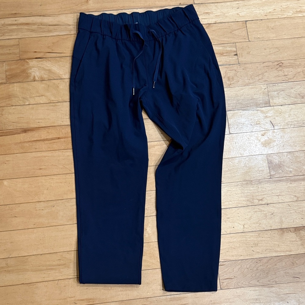 Lululemon Navy size 8 on the fly pants
